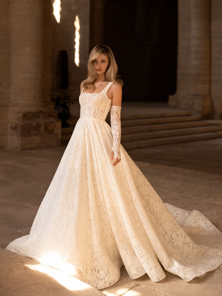 Love Couture Bridal Wedding Dresses Woman in enchanting Wedding Dresses.